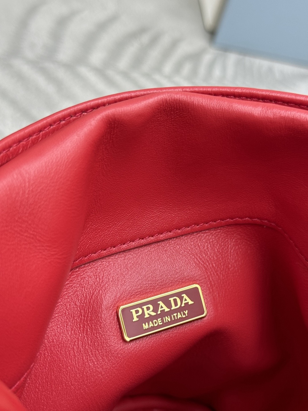 Prada 프라다 1BE088 램스킨 버킷백 골드 체인 블랙 14