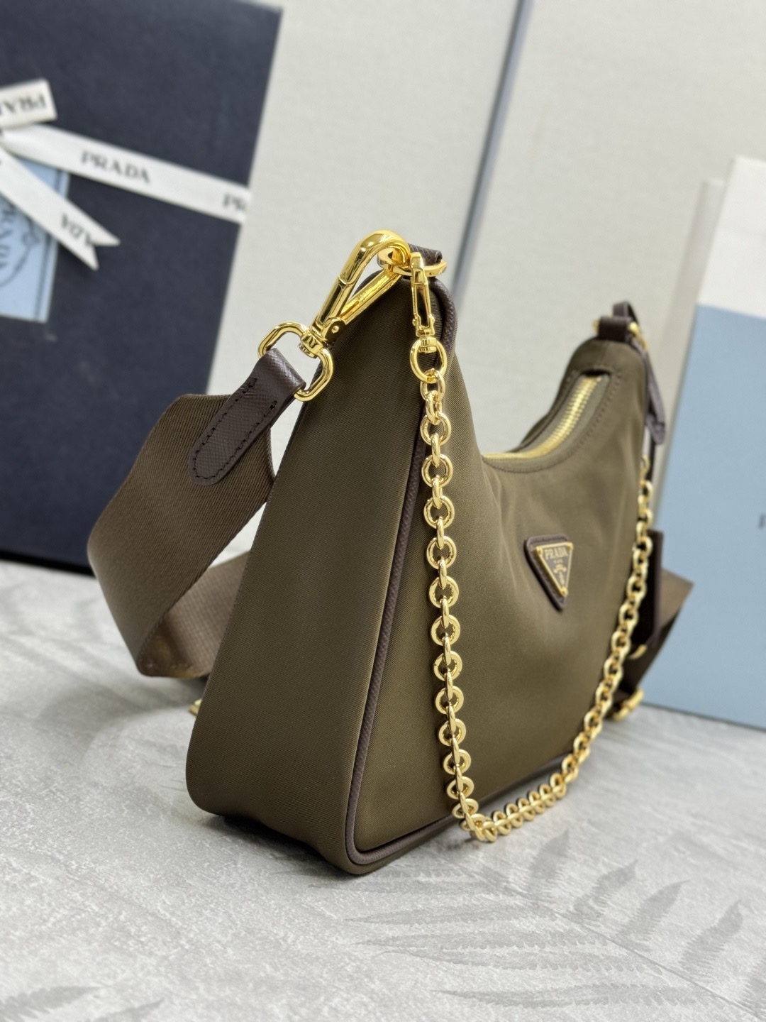 Prada 프라다 1BH204 리에디션 나일론 호보백 3-in-1 테수토 브라운 골드 하드웨어 9