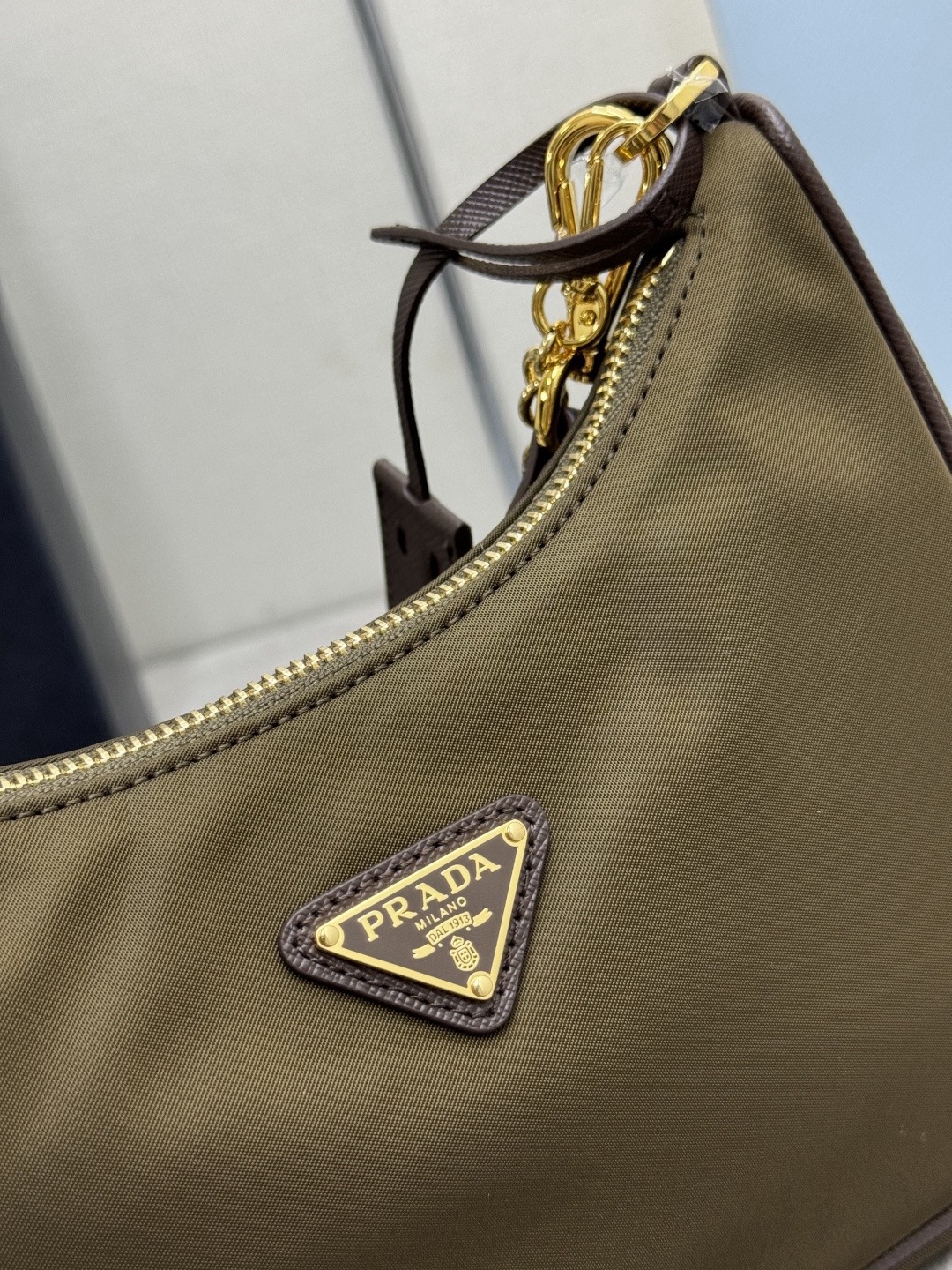 Prada 프라다 1BH204 리에디션 나일론 호보백 3-in-1 테수토 브라운 골드 하드웨어 12