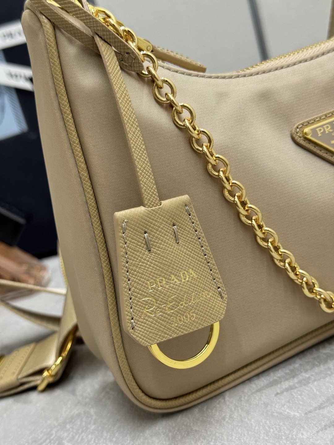 Prada 프라다 1BH204 리에디션 나일론 호보백 3-in-1 테수토 브라운 골드 하드웨어 9