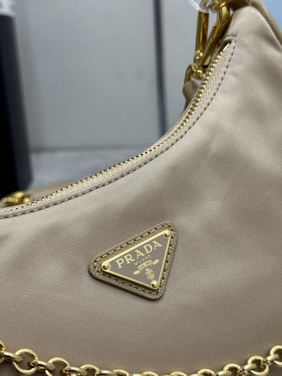 Prada 프라다 1BH204 리에디션 나일론 호보백 3-in-1 테수토 브라운 골드 하드웨어 10