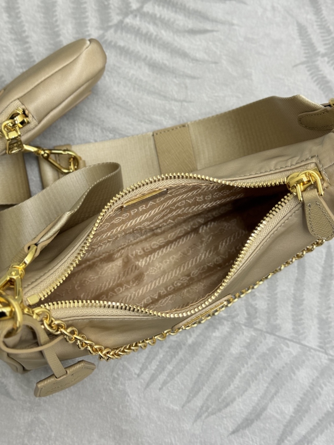 Prada 프라다 1BH204 리에디션 나일론 호보백 3-in-1 테수토 브라운 골드 하드웨어 11