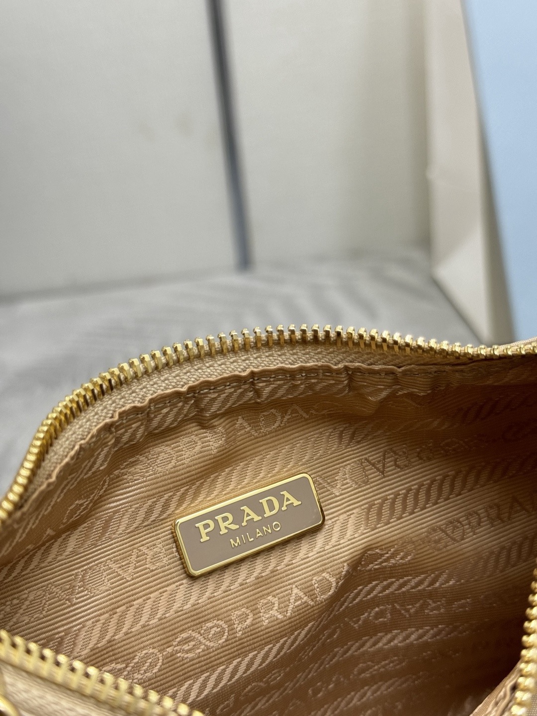 Prada 프라다 1BH204 리에디션 나일론 호보백 3-in-1 테수토 브라운 골드 하드웨어 12