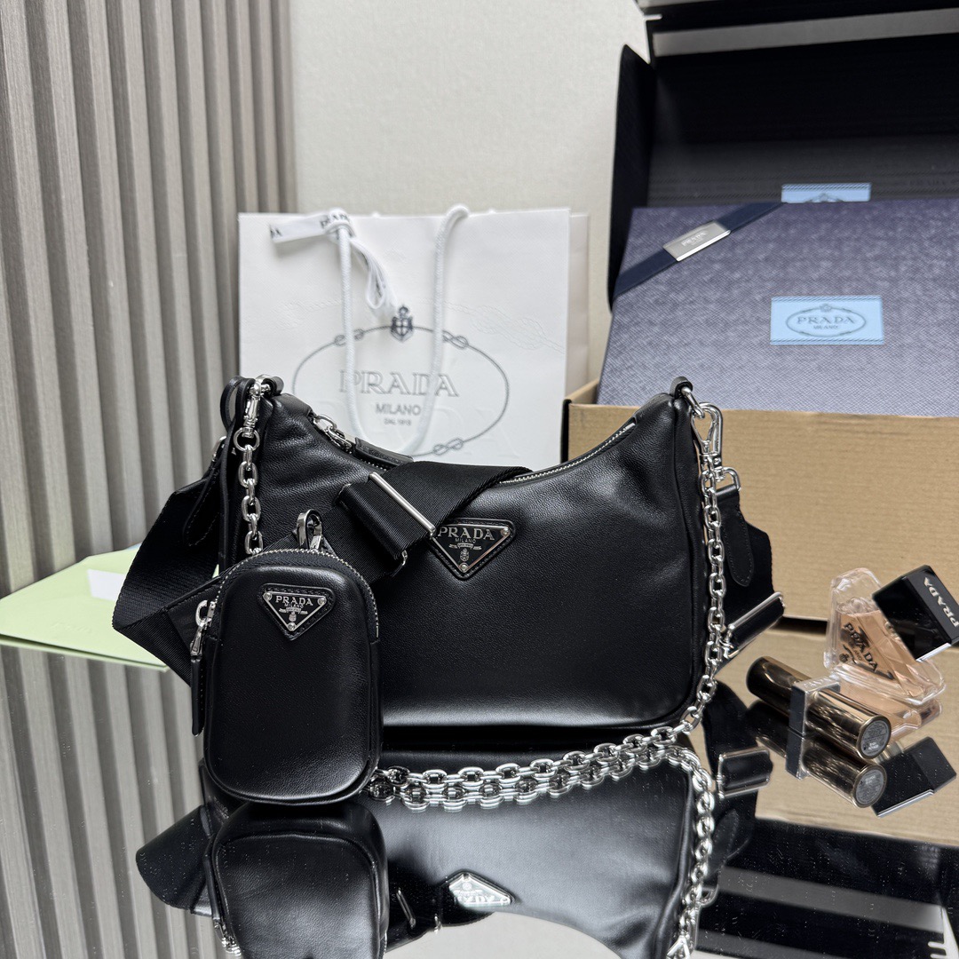 Prada 프라다 Re-Edition 2005 램스킨 3-in-1 숄더백 블랙 실버 하드웨어 1