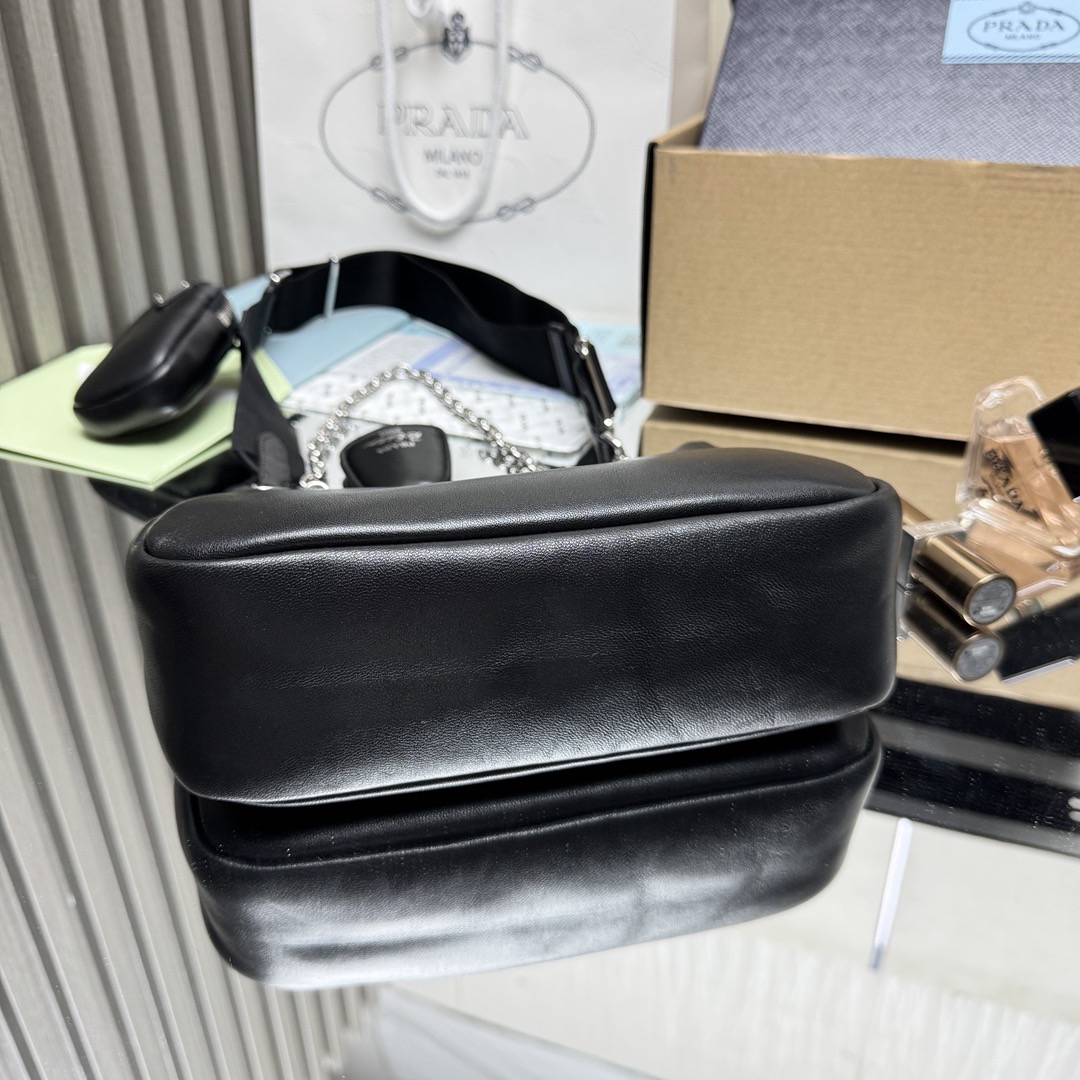 Prada 프라다 Re-Edition 2005 램스킨 3-in-1 숄더백 블랙 실버 하드웨어 4