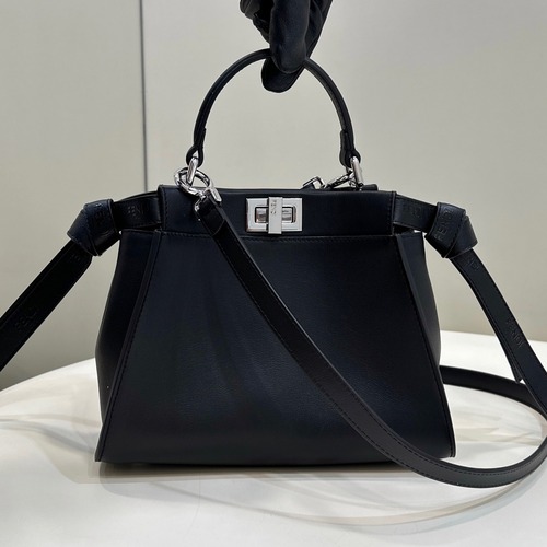 FENDI Peekaboo Iconic Small 펜디 피카부 아이코닉 스몰 블랙 23cm