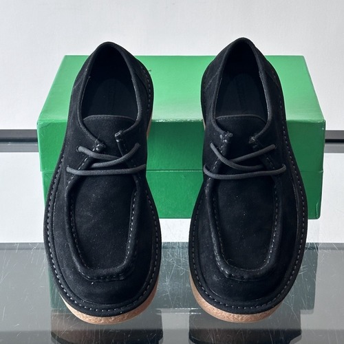Bottega Veneta Intrecciato Suede Derby Shoes 보테가 베네타 인트레치아토 스웨이드 남녀공용 더비 슈즈 블랙