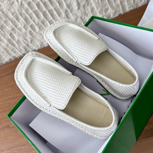 Bottega Veneta Intrecciato Woven Loafers 보테가 베네타 인트레치아토 위빙 남녀공용 로퍼 화이트
