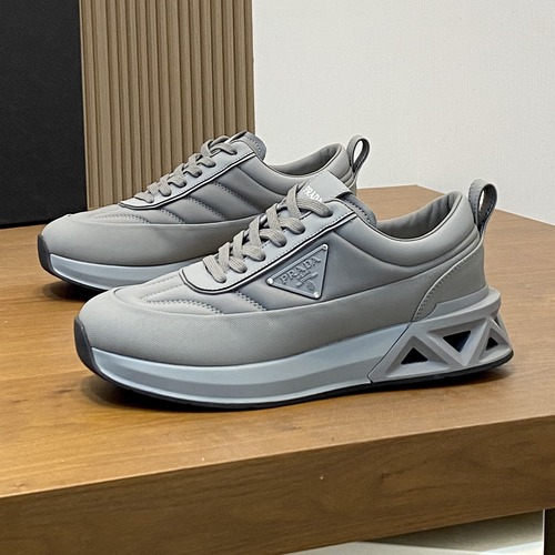 Prada Men’s Leather Panel Low Sneakers 프라다 남성 가죽 패널 로우 스니커즈 그레이