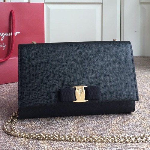 FERRAGAMO 살바토레 페라가모 FW2023 Vara 리본 체인 숄더백