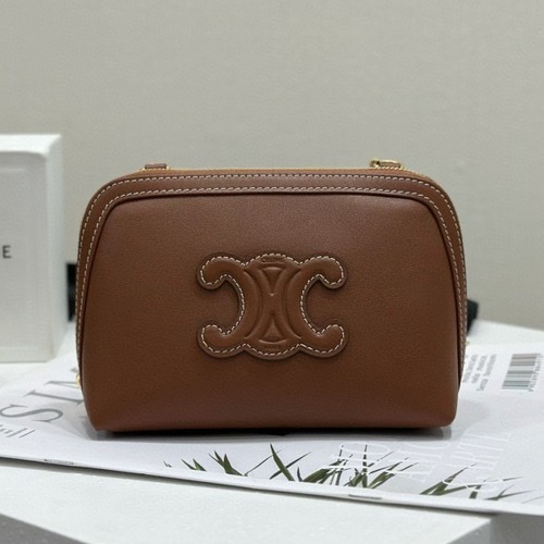 Celine 셀린느 광택 소가죽 체인 파우치백