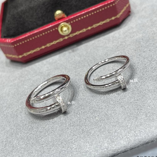 Cartier 까르띠에 JUSTE UN CLOU 링 (말린 다이아 포인트)