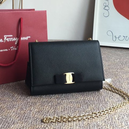 FERRAGAMO 살바토레 페라가모 FW2023 Vara 리본 체인 숄더백