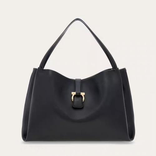 FERRAGAMO 살바토레 페라가모 FW2023 반광택 소가죽 숄더백