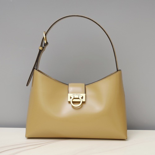 Ferragamo 살바토레 페라가모 FW2023 Trifolio Gancini 숄더백