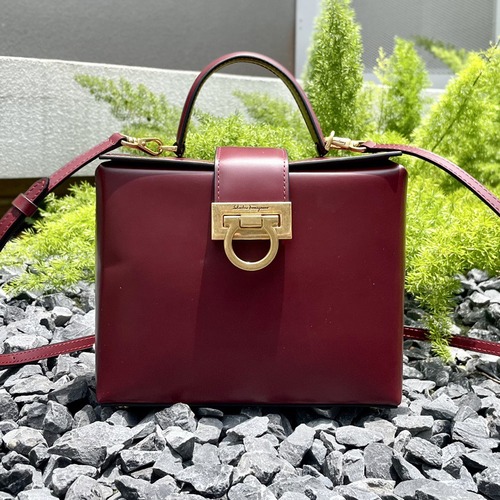 SALVATORE FERRAGAMO 살바토레 페라가모 FW2023 트리폴리오 가방