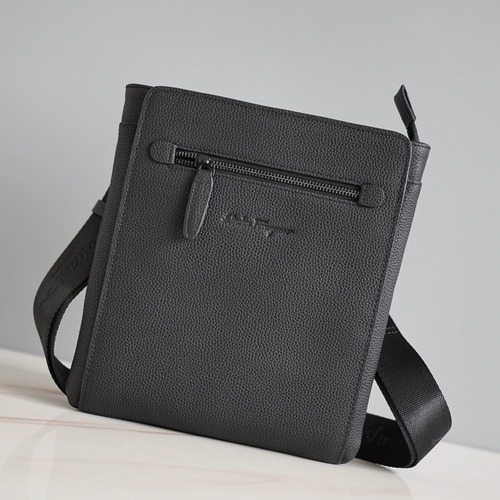 FERRAGAMO 살바토레 페라가모 FW2023 가죽 크로스백