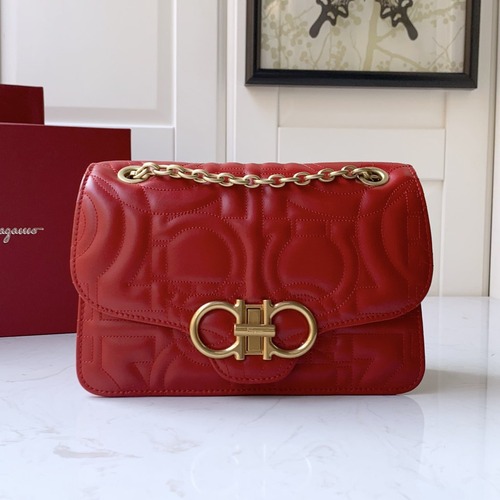 SALVATORE FERRAGAMO 페라가모 FW2023 Gancini 패턴 체인 숄더백