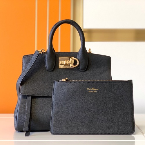 Ferragamo 살바토레 페라가모 FW2023 Gancini 잠금장치 토트백