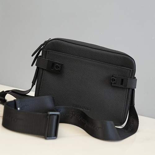 FERRAGAMO 페라가모 FW2023 Gancini 카메라 백