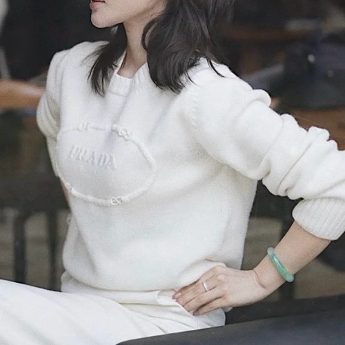 Prada 프라다 입체 로고 플라워 장식 니트 스웨터