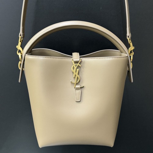 Saint Laurent Le 37 Small 생로랑 LE 37 컬렉션의 스몰 버킷백 13CM