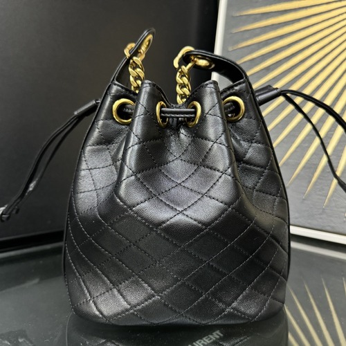 Saint Laurent Le CASSANDRE 생로랑 르 까산드르 램스킨 버킷백 840886 15.5CM