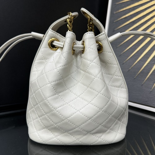 Saint Laurent Le CASSANDRE 생로랑 르 까산드르 램스킨 버킷백 840886 15.5CM