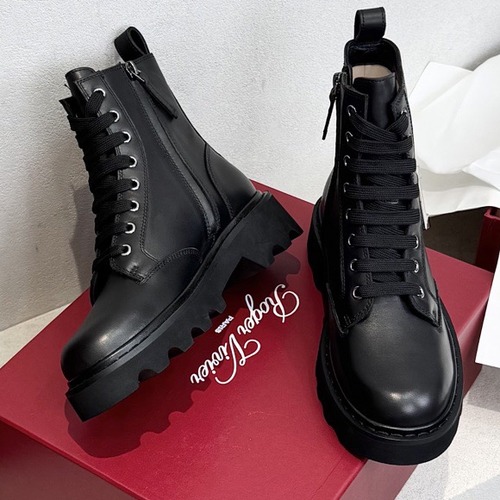 Roger Vivier 로저 비비에 Roger Vivier 로저 비비에 브이브 메탈 버클 러그솔 앵클부츠