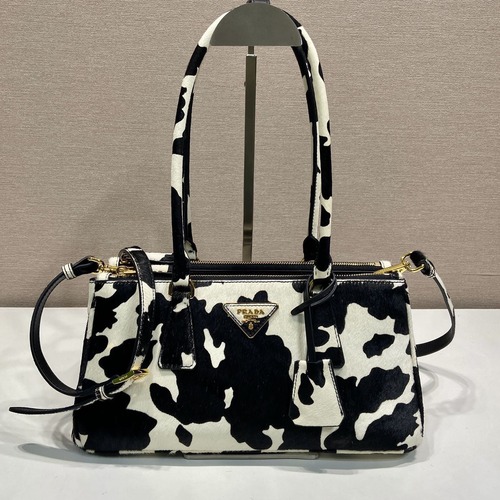Prada 프라다 1BA457 갤러리아 카우 패턴 송치 레더 토트백 블랙 화이트 골드 30CM