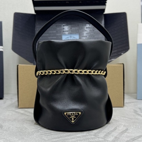 Prada 프라다 1BE088 램스킨 버킷백 골드 체인 블랙