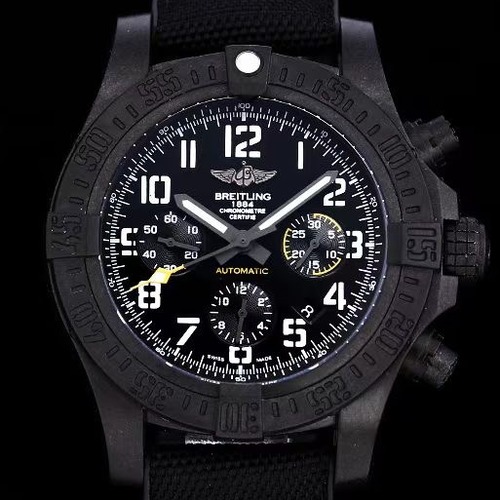 BREITLING Avenger Hurricane Chronograph 45 브라이틀링 어벤저 허리케인 크로노그래프 45mm 블랙