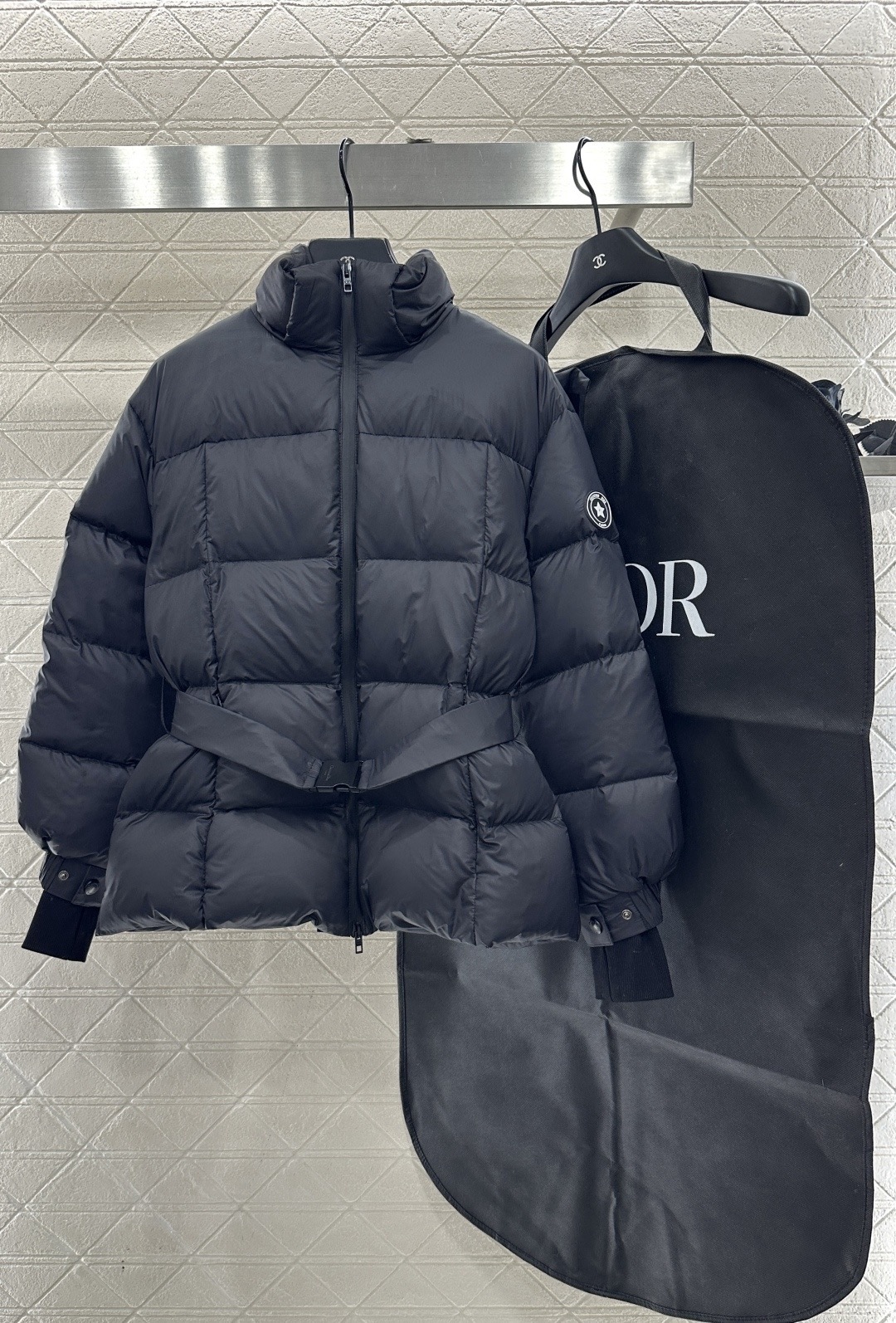 Dior 디오 탈부착 후드 벨트 다운 점퍼 9