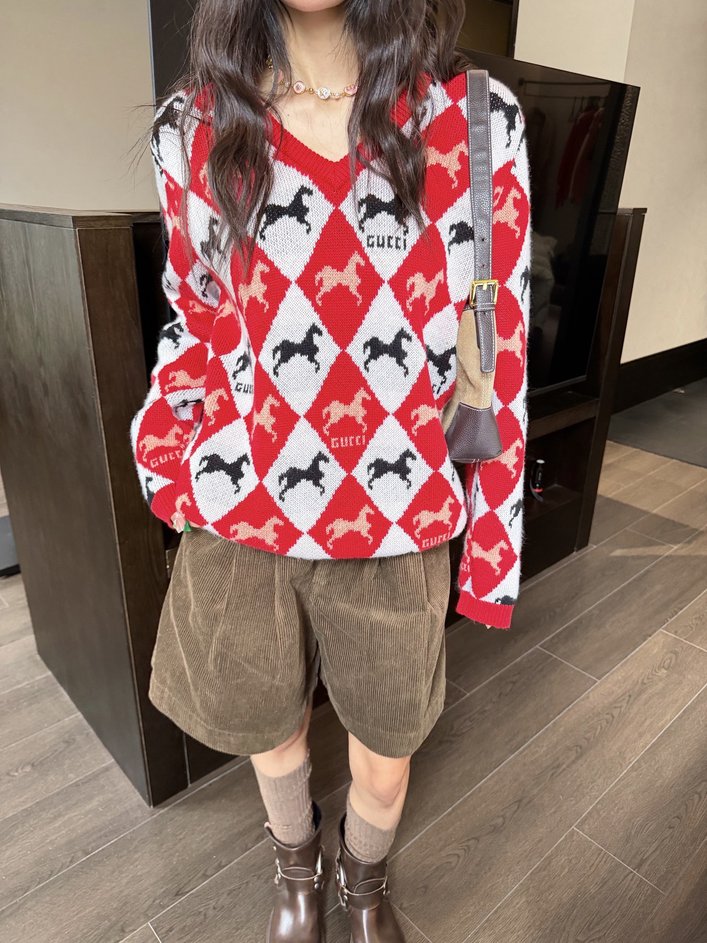 Gucci 구찌 V넥 하운드 체크 자카드 니트 4