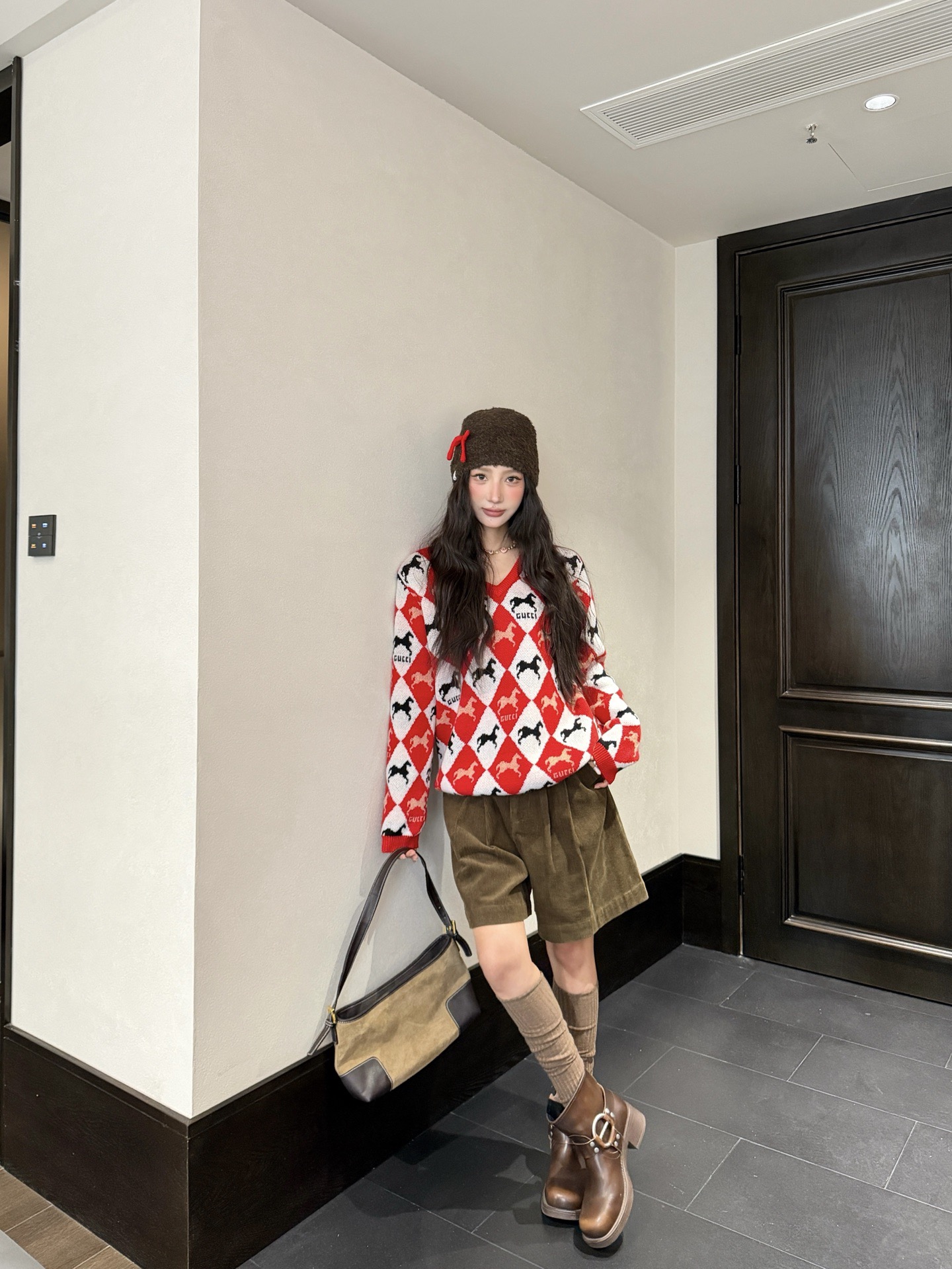 Gucci 구찌 V넥 하운드 체크 자카드 니트 5