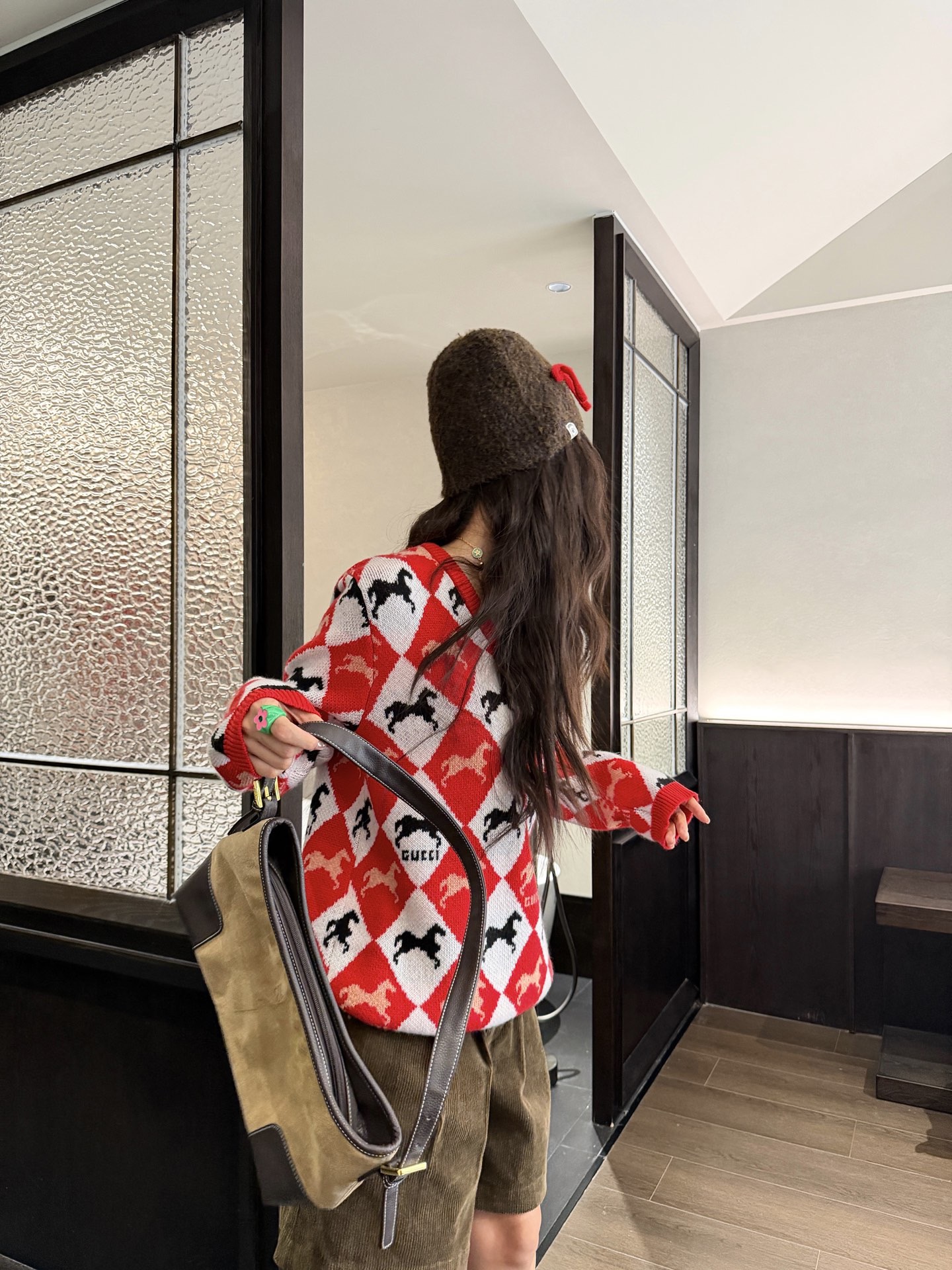 Gucci 구찌 V넥 하운드 체크 자카드 니트 6