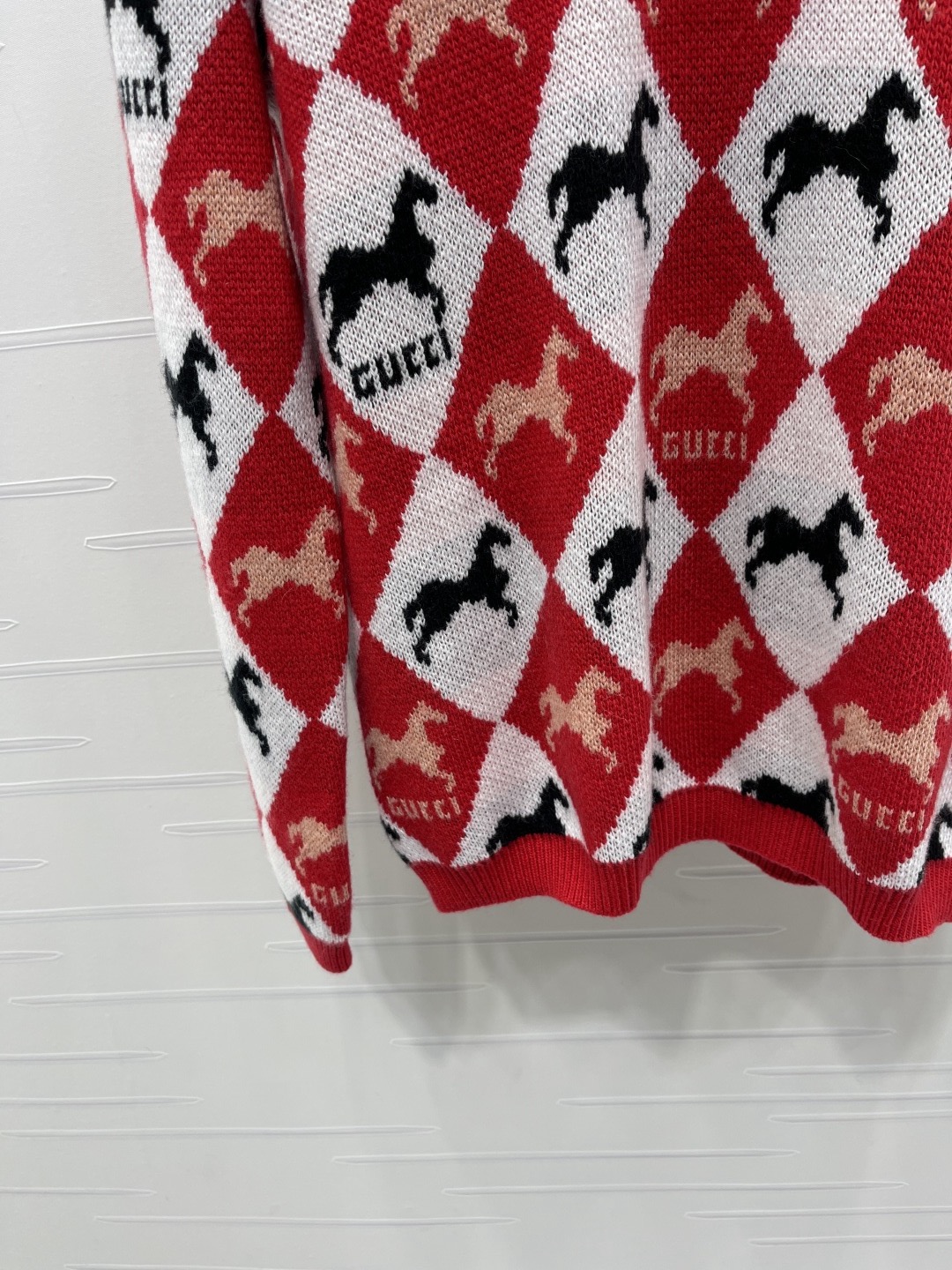 Gucci 구찌 V넥 하운드 체크 자카드 니트 13