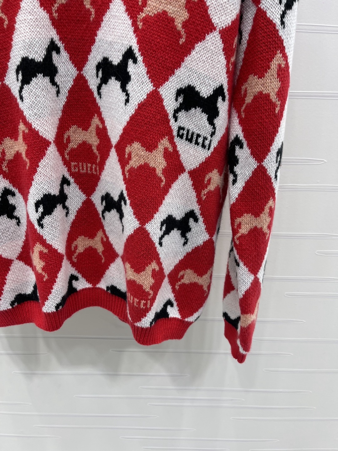 Gucci 구찌 V넥 하운드 체크 자카드 니트 14