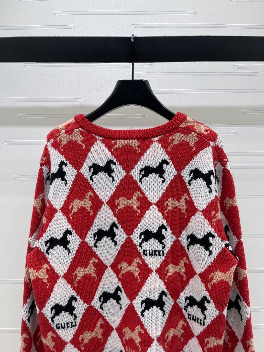 Gucci 구찌 V넥 하운드 체크 자카드 니트 15