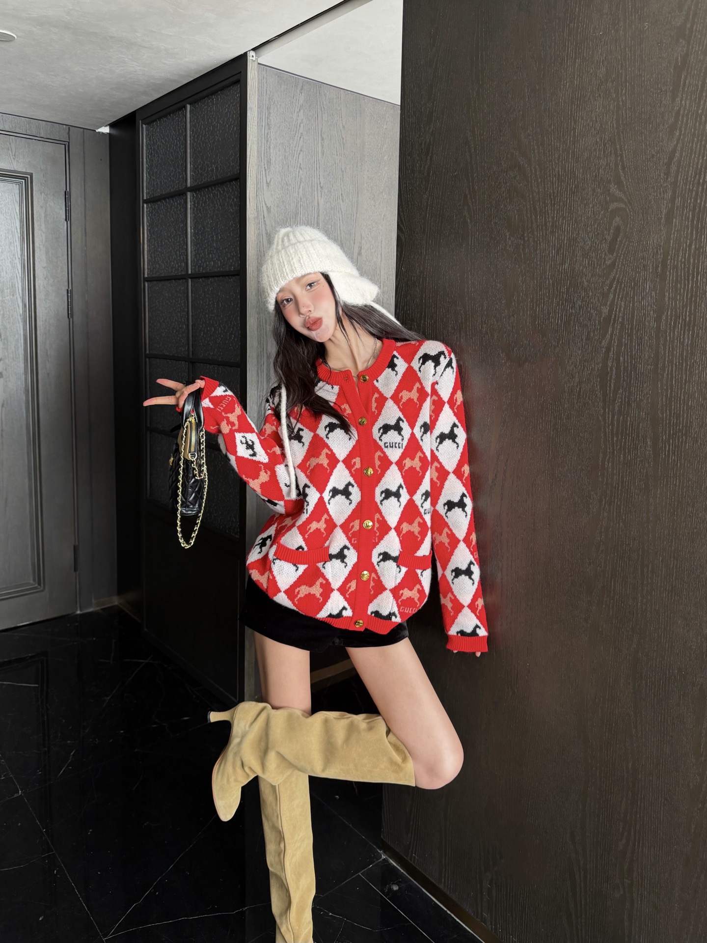 Gucci 구찌 마상 아가일 라운드넥 니트 가디건 1