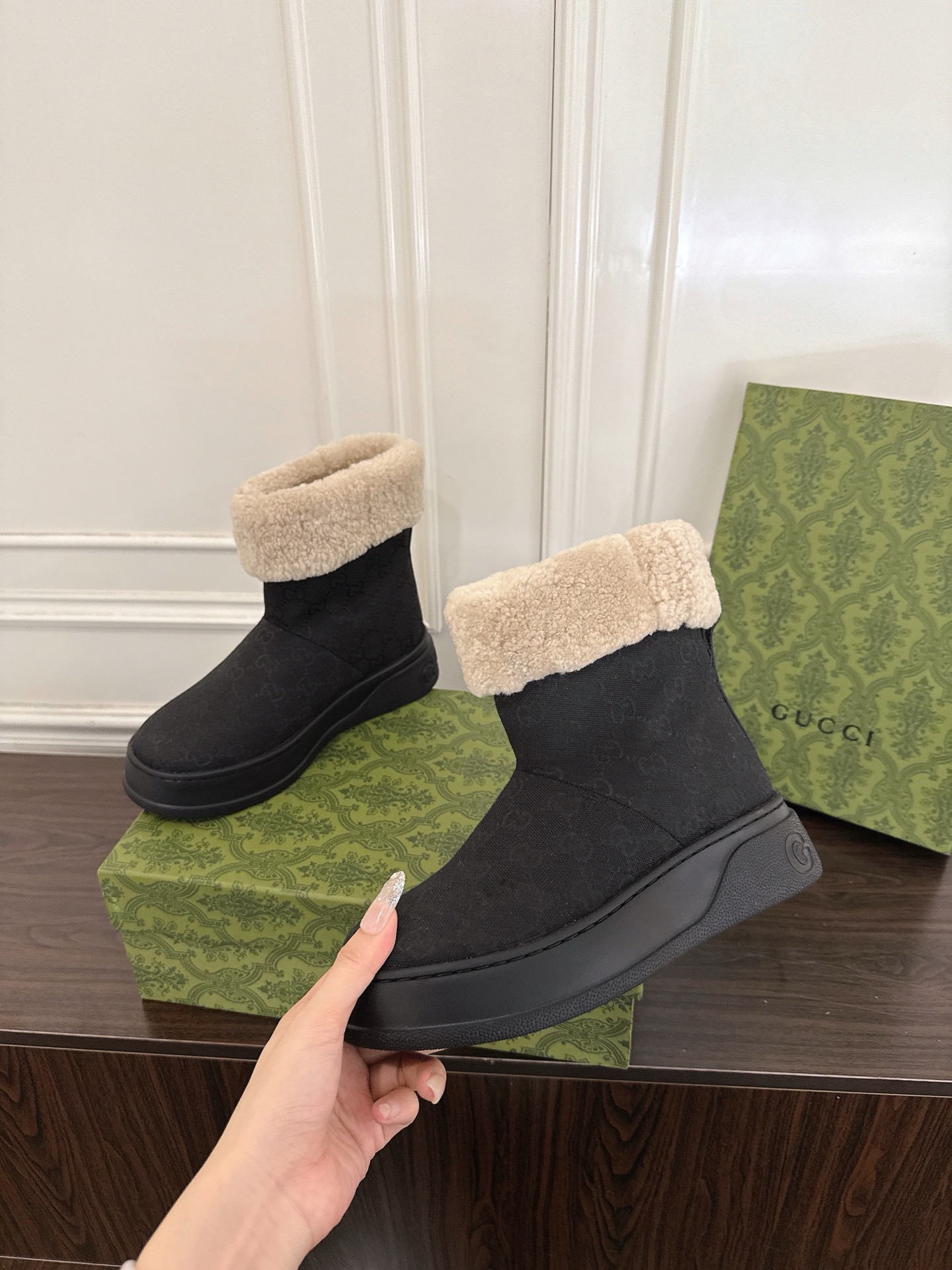 Louis Vuitton 루이비통 P110 Lv 로고 자수 버킷햇 2