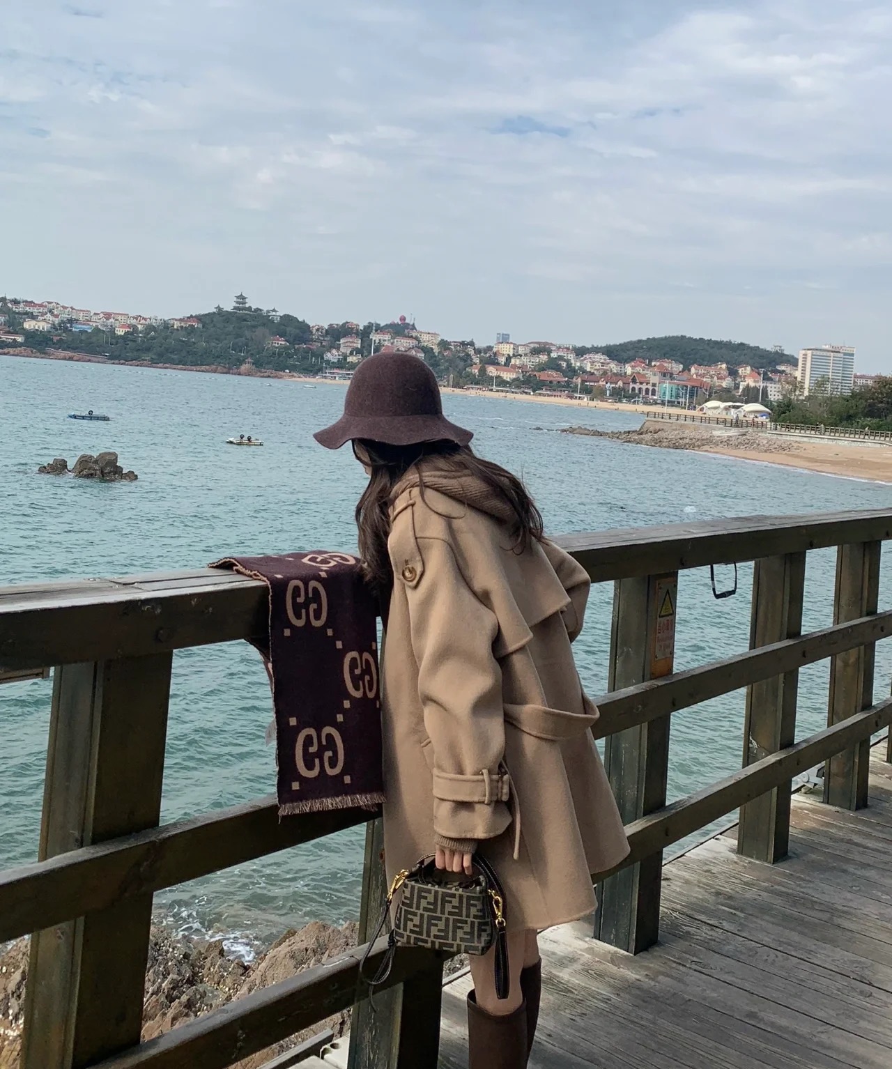 FENDI FF 모노그램 미니 런치박스백 / 스몰 크로스바디 1