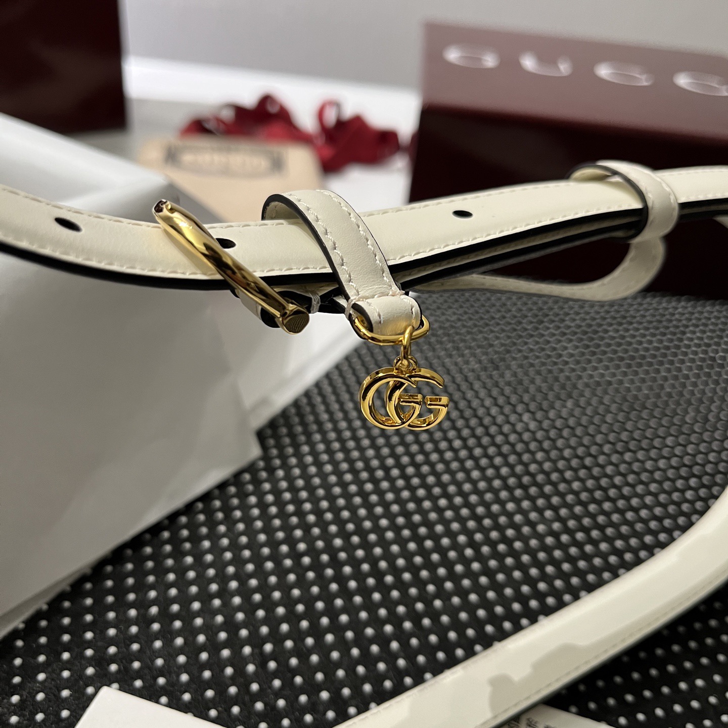 Gucci 구찌 인터로킹 G 참 장식 레더 벨트 35mm 4