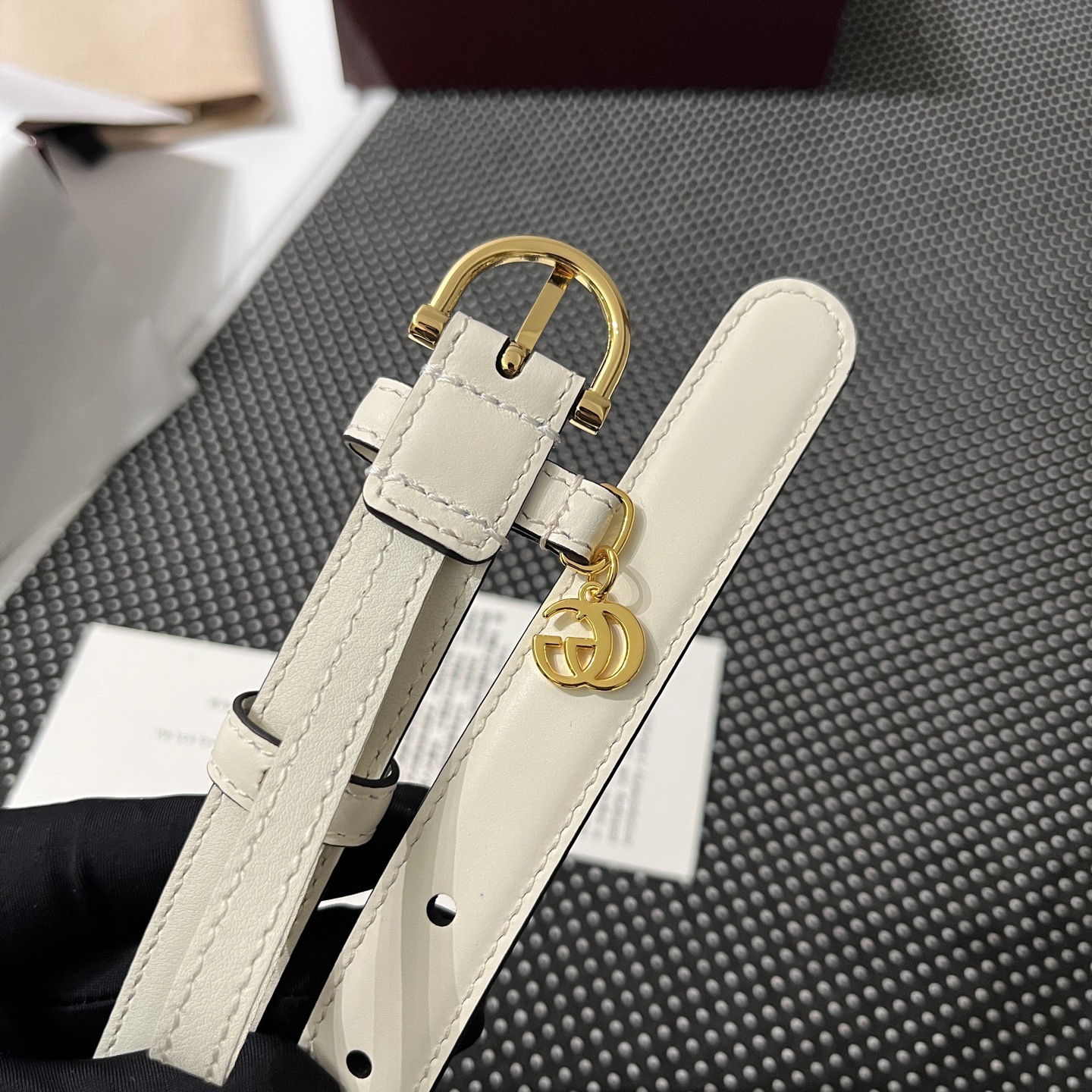 Gucci 구찌 인터로킹 G 참 장식 레더 벨트 35mm 7