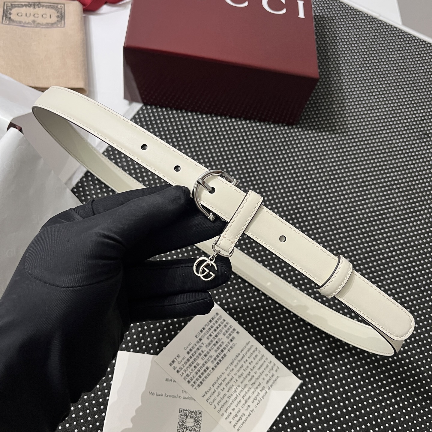 Gucci 구찌 인터로킹 G 참 장식 레더 벨트 35mm 1