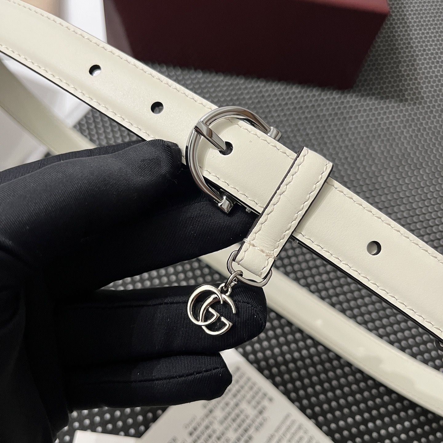 Gucci 구찌 인터로킹 G 참 장식 레더 벨트 35mm 2