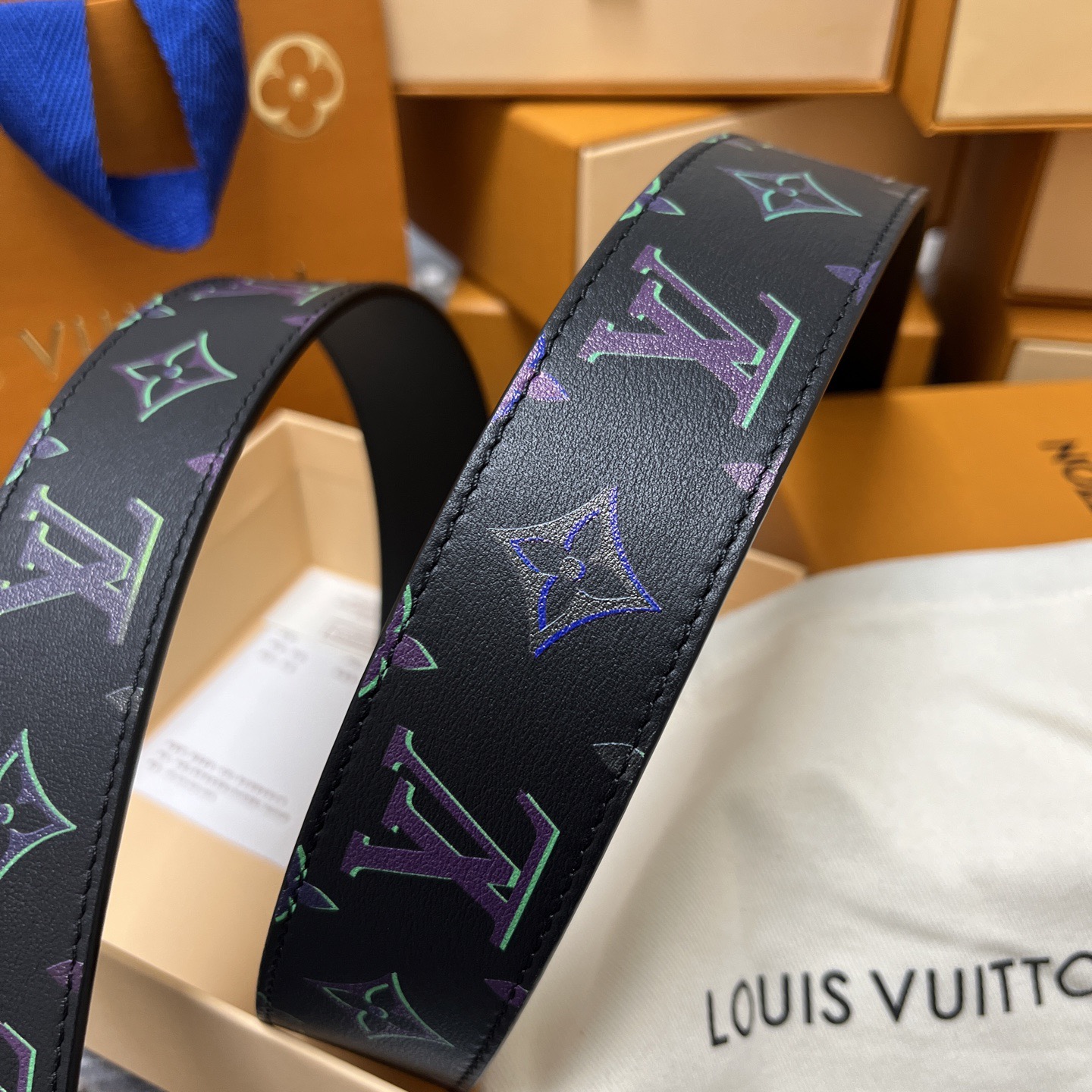 Louis Vuitton 루이비통 LV 이니셜 40mm 벨트 – 모노그램 멀티컬러 이클립스 3
