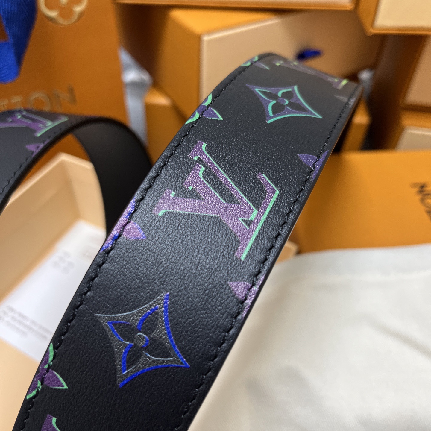 Louis Vuitton 루이비통 LV 이니셜 40mm 벨트 – 모노그램 멀티컬러 이클립스 4