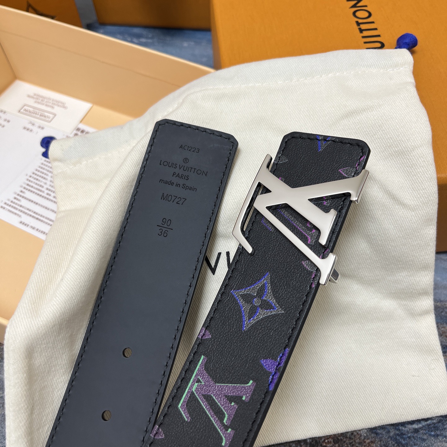 Louis Vuitton 루이비통 LV 이니셜 40mm 벨트 – 모노그램 멀티컬러 이클립스 5