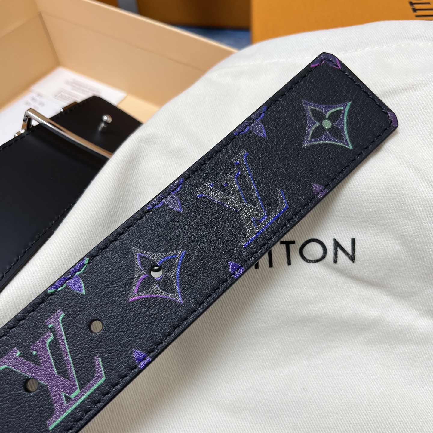 Louis Vuitton 루이비통 LV 이니셜 40mm 벨트 – 모노그램 멀티컬러 이클립스 7